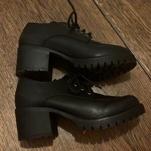 MIA record store clerk heel size 8